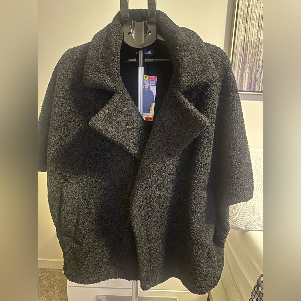 Nicole Miller Original Women’s Boucle Cape
NWT